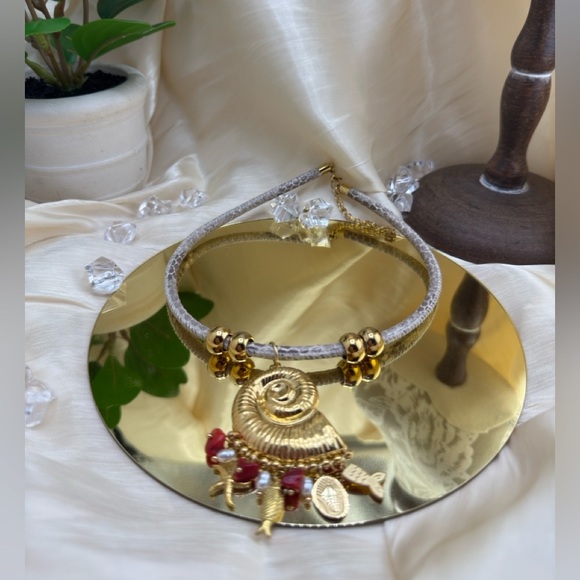 Golden Seashell Pendant Necklace – Nautical Charm with Natural Stone Accents - Picture 16 of 17